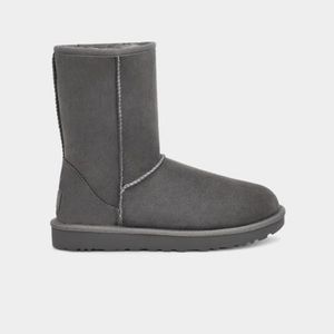 Ugg Classic Short II in gray